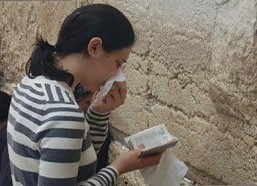 贝儿与妹妹惊人相似，鲍蕾生日晒照感慨：不再害怕变老🎂