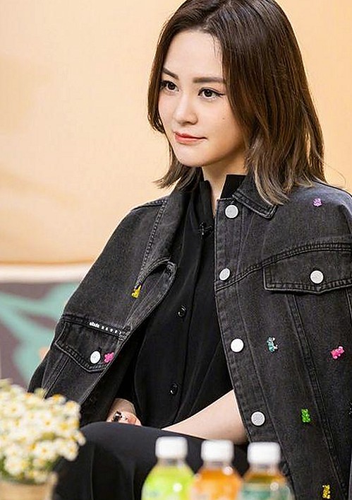 从“吃瓜群众”到“免费吃瓜”:娱乐圈背后的观察与解读