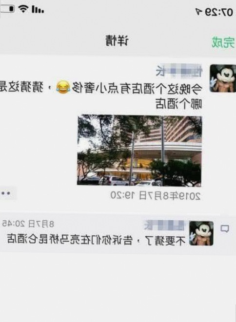 吃瓜网爆料娱乐圈多点开花：恋情曝光、直播争议引热议