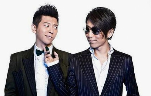 老教授教室变“吃瓜现场”:严肃学问里藏着爆笑八卦