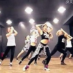 吃瓜小视频女主小丽爆红始末：从无名上班族到争议焦点