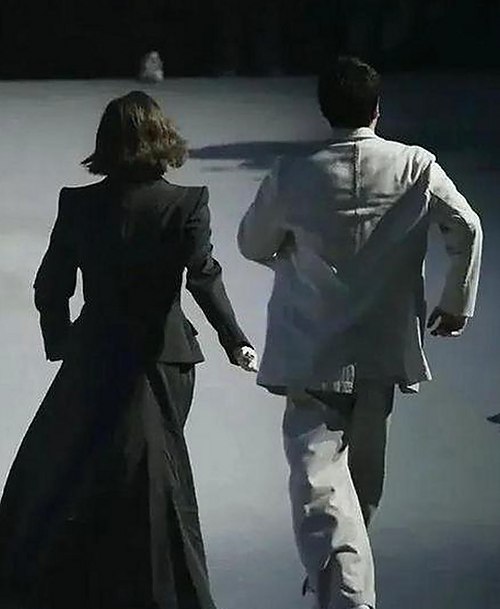 井柏然巴黎行揭秘：匠心背后的时尚魅力