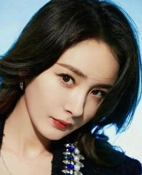 娱乐圈“吃瓜君”热度飙升，张碧晨微博引发新一轮网友狂欢