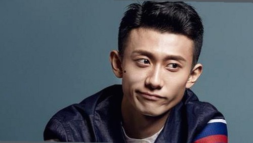 娱乐圈秘密大揭秘：从跳伞视频到幕后故事的全景透视